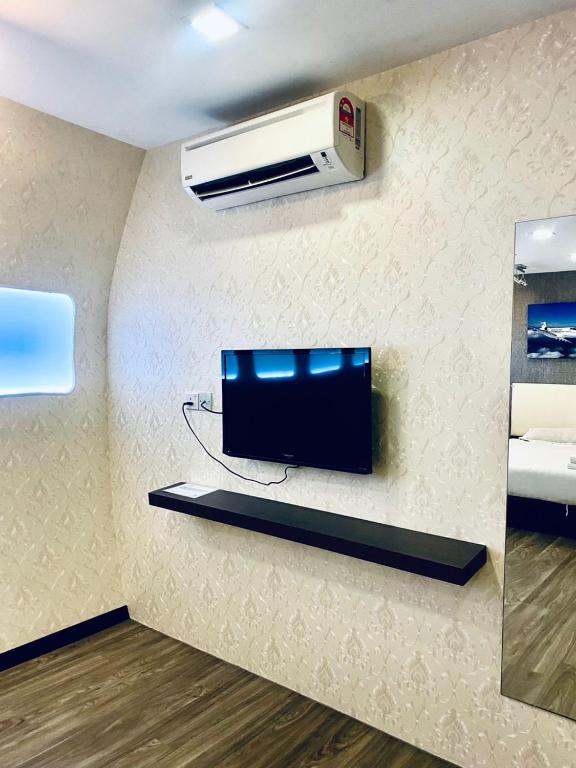 Business Queen Room